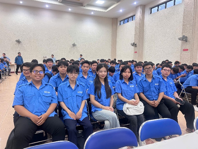 Buổi sinh hoạt chào đón tân sinh viên