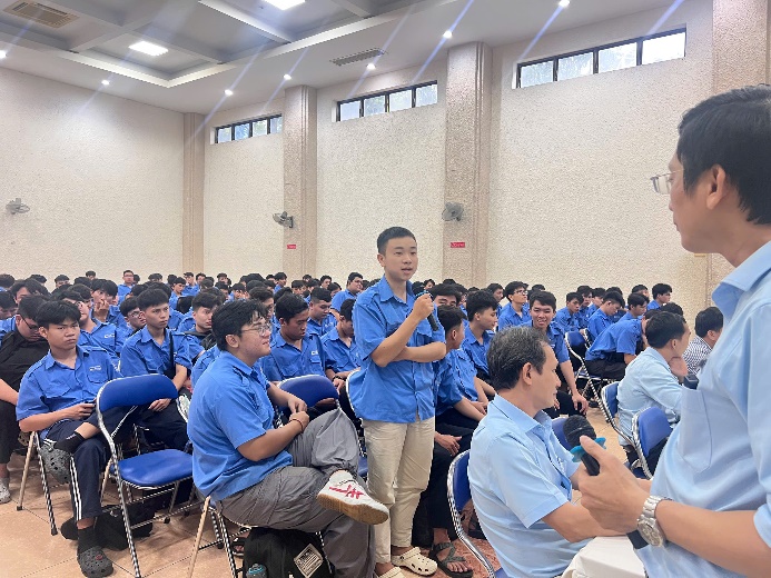 Buổi sinh hoạt chào đón tân sinh viên