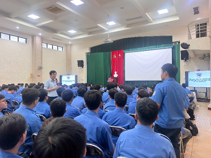 Buổi sinh hoạt chào đón tân sinh viên
